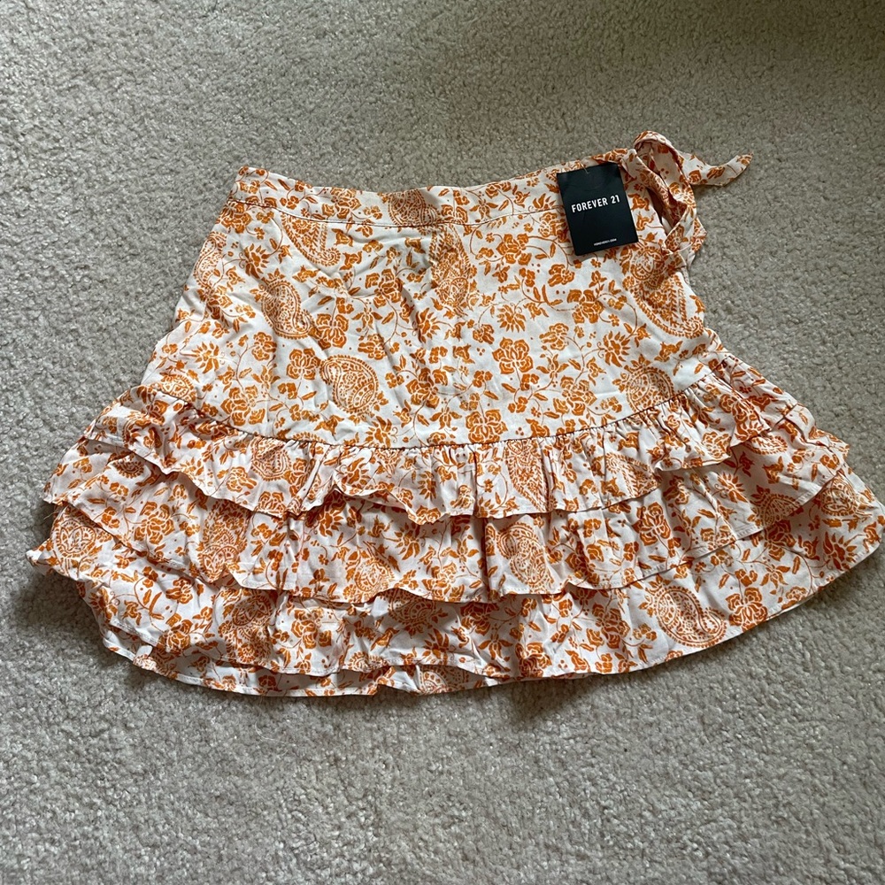 NWT FOREVER 21 SKIRT